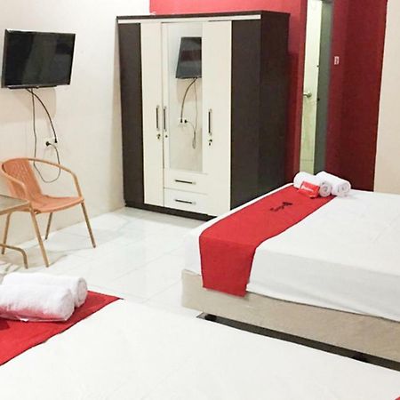 Reddoorz @ Simpang Lima Jupiter Hotel Sorong Bagian luar foto