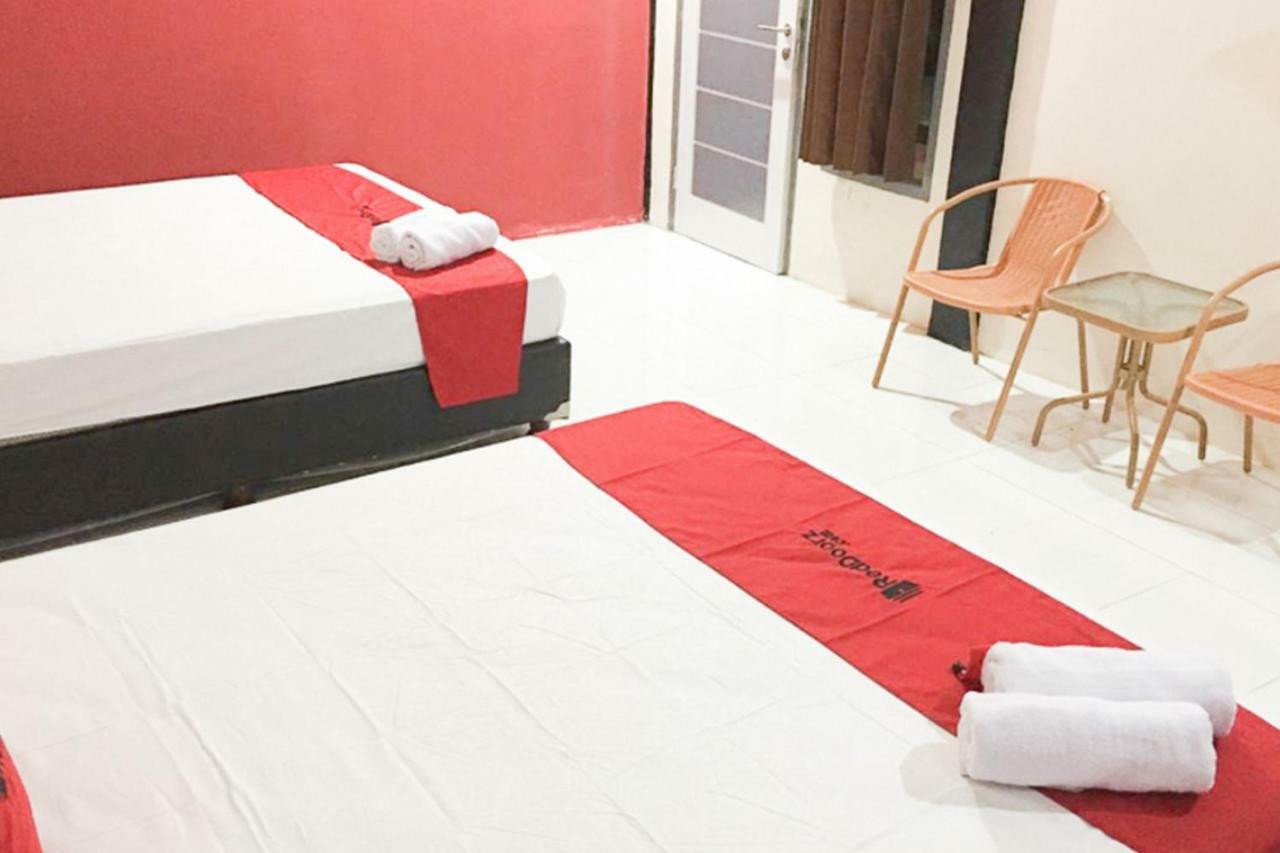 Reddoorz @ Simpang Lima Jupiter Hotel Sorong Bagian luar foto