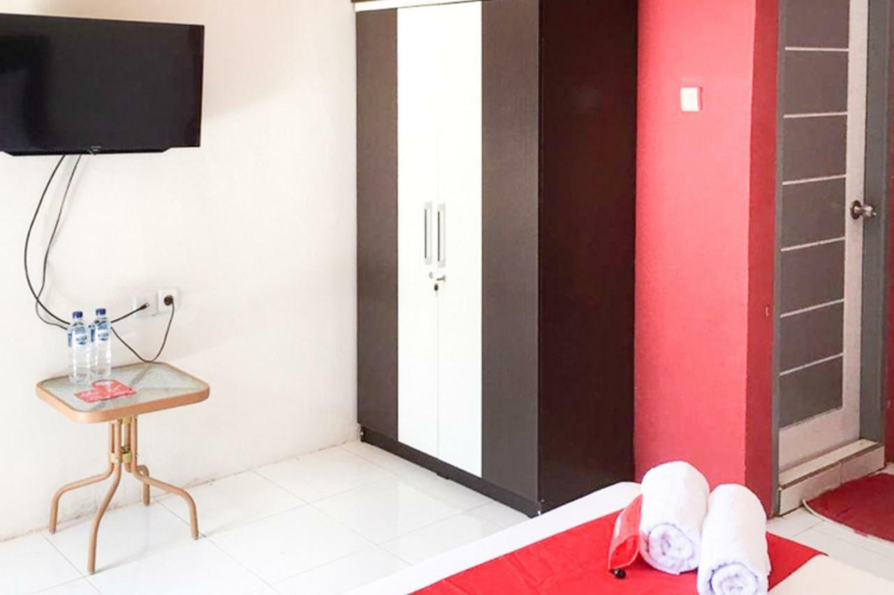 Reddoorz @ Simpang Lima Jupiter Hotel Sorong Bagian luar foto