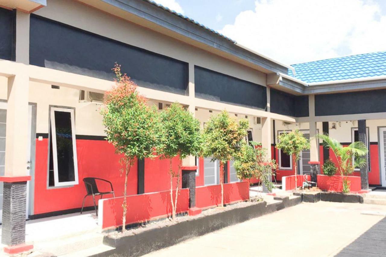 Reddoorz @ Simpang Lima Jupiter Hotel Sorong Bagian luar foto