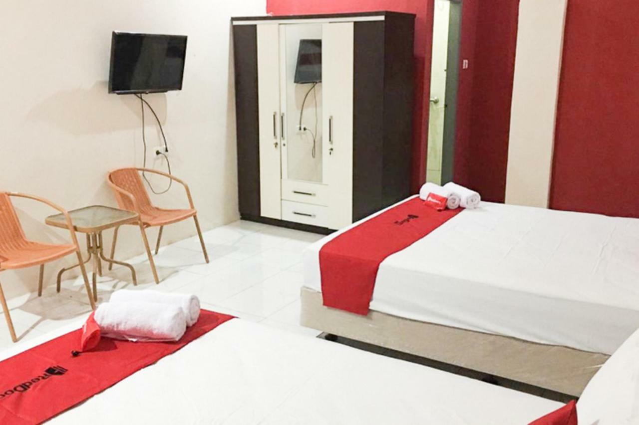 Reddoorz @ Simpang Lima Jupiter Hotel Sorong Bagian luar foto